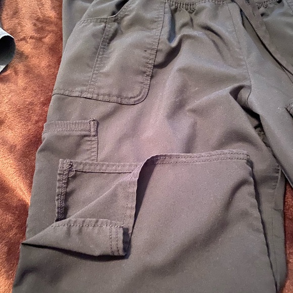 Miscellaneous mismatched package. 3 tops and 2 pants - Picture 7 of 9